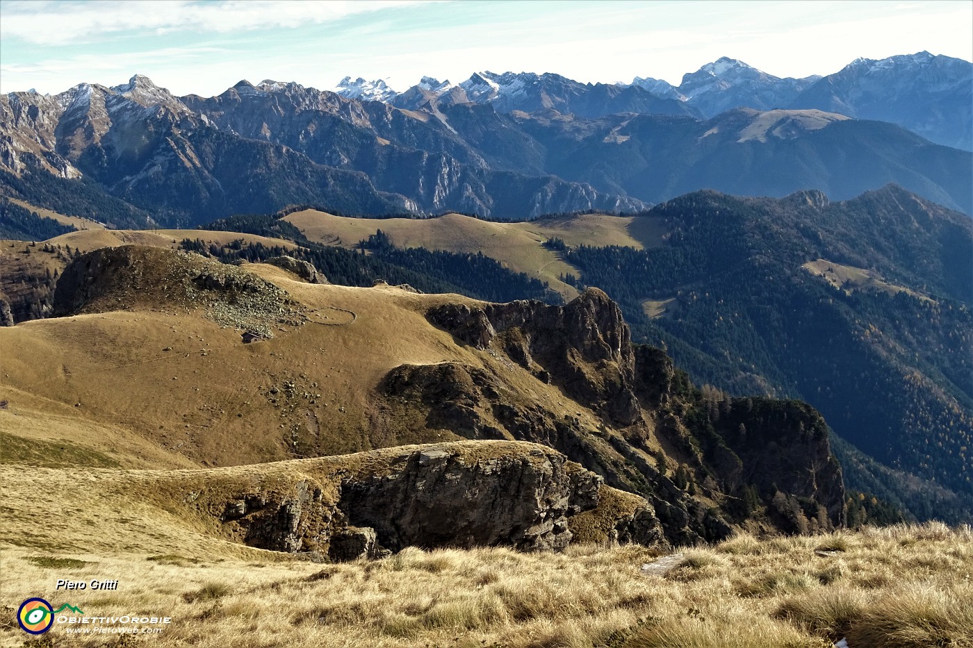 43 Vista sul torrione roccioso del Mincucco cima Croce  .JPG